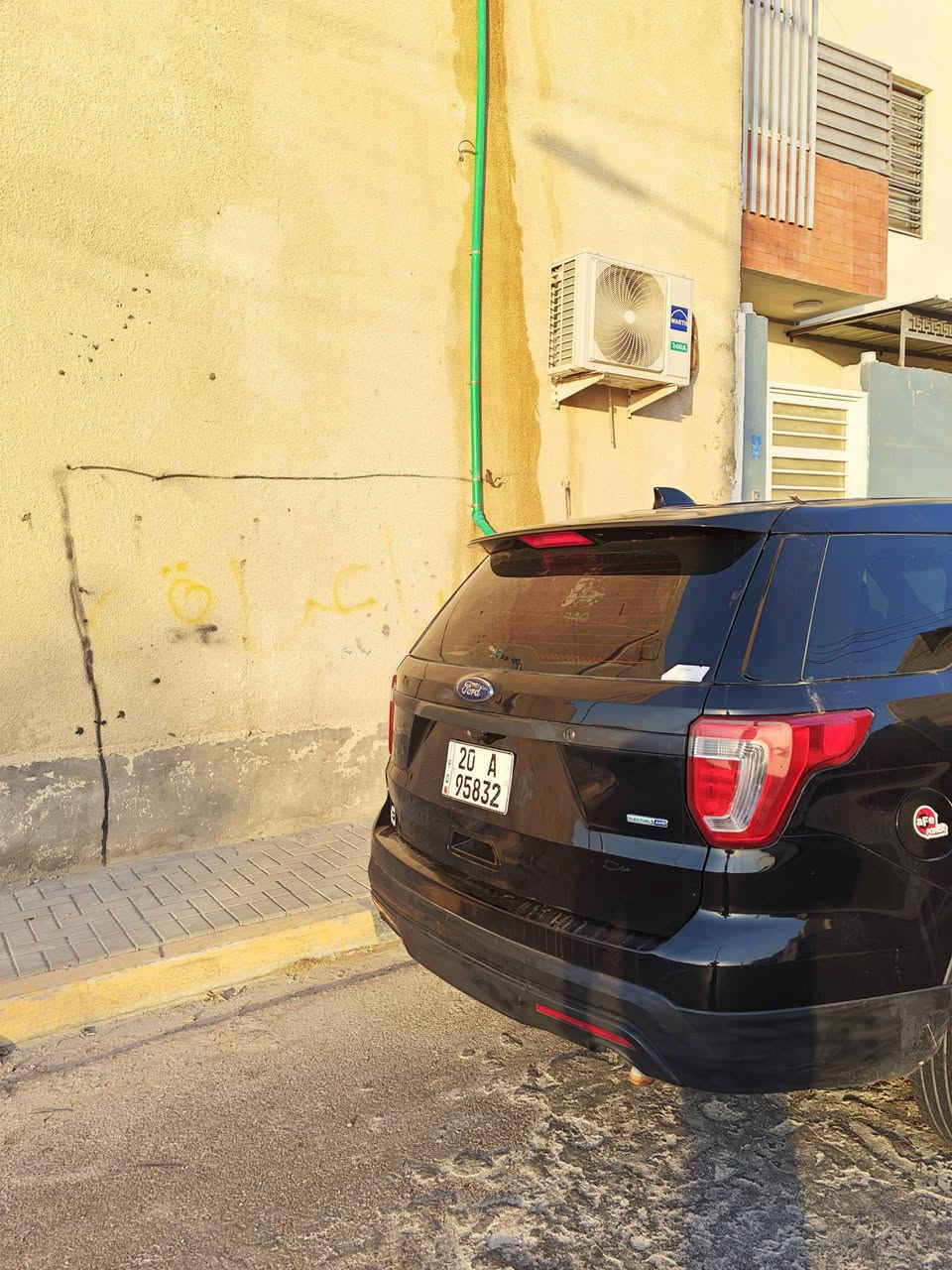 للبيع فورد اكسبلور 2017 بوليسي راعيها بصرة شرط التحويل مكينة كير جدد قبل شهر مبدلهن حدادة جديدة بس مشكلة بالتبريد من بدل المحرك صارت يشكل ترشه ماي يشتغل  حادثها موضح بالصور  علما مصبوغة عام السعر 115 وبيها مجال يشهد الله مكلفة اكثر بهواي مو سعرها عنوان بصرة ياسين خريبط   ***********
