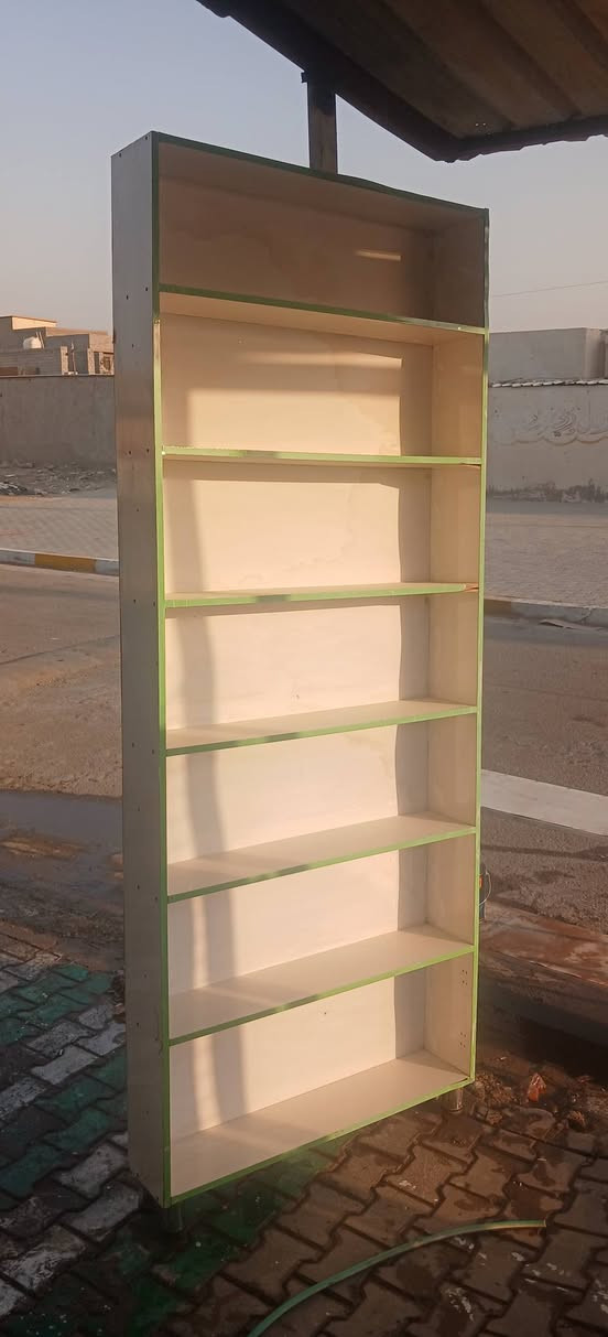 رفوف نضيفه مكتبه كوزمتك يرهمن  سعر الرف الواحد 50 الف بي مجال قليل مكان محموديه حي العسكري مقابل القبس    
***********

