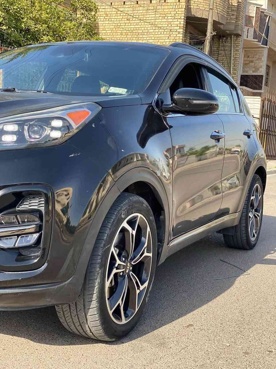 � للبيع | كيا سبورتاج SX Turbo AWD موديل 2020 🔥
سيارة رياضية فاخرة بأعلى مواصفات، تجمع بين القوة والراحة والاعتمادية.

✅ موديل 2020
✅ محرك 2.0 Turbo GDI بقوة 240 حصان
✅ قير أوتوماتيك 6 سرعات
✅ دفع رباعي AWD
✅ جنوط رياضية قياس 19 إنش
✅ فتحة سقف بانوراما
✅ جلد فاخر مع تطريز رياضي
✅ مقاعد كهربائية للسائق
✅ تدفئة وتبريد للمقاعد الأمامية
✅ تدفئة للمقود
✅ شاشة لمس مع نظام ملاحة
✅ Apple CarPlay وAndroid Auto
✅ كاميرا خلفية
✅ حساسات أمامية وخلفية
✅ تشغيل بصمة ودخول ذكي (Smart Key)
✅ تشغيل السيارة عن بُعد
✅ باب خلفي كهربائي (Power Liftgate)
✅ نظام صوت فاخر
✅ مثبت سرعة
✅ مراقبة النقطة العمياء (Blind Spot Monitor)
✅ تنبيه حركة المرور الخلفية (Rear Cross Traffic Alert)
✅ مساعد المحافظة على المسار (Lane Keep Assist)
✅ فرامل ABS
✅ نظام الثبات الإلكتروني ESC
✅ مانع الانزلاق
✅ وسائد هوائية متعددة
✅ إنارة LED أمامية وخلفية مع مصابيح ضباب LED.  

📌 السيارة وارد أمريكي.
📌 الضرر الحالي جانبي في جهة الراكب كما موضح بالصور، وباقي السيارة نظيفة وشكلها مميز
للتواصل***********
