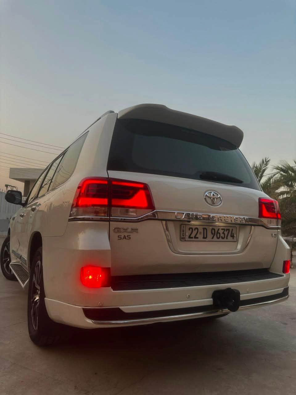 لاندكروزر GXR • V8 • ٨٠٠٠٠ كم