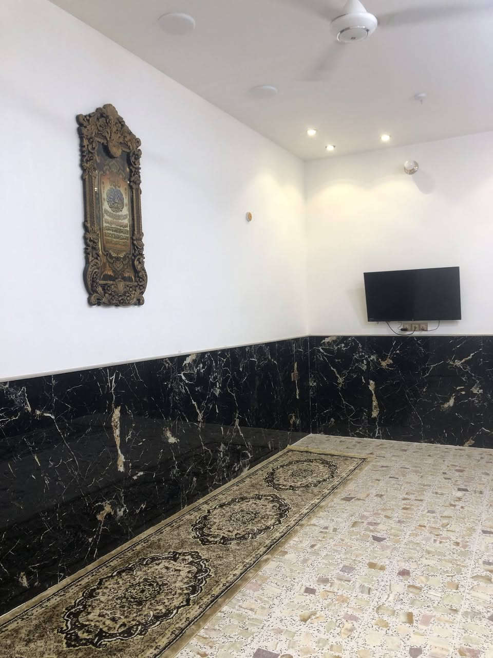 إعادة النشر بسبب الوعود 
اعتذر عن الرد للتعليقات الرقم مكتوب وتفاصيل مذكوره
دار للبيع 150 م زراعي خدمات كامله
العنوان المشتل  شارع المدارس مقابل مركز التموينية واجهة 7.5 نزال 20 بناء جديد 2023 طابقين 
4 غرف نوم 
حمام 2 
استقبال 3.5*7
صاله 5 م 
كراج سيارة 5.25 م
مطبخ 3.25*5م 
الطابق الارضي كامل وجاهز 
الطابق الثاني محتاج بياض وكاشي وكهرباء  للاستفسار الاتصال على الرقم *********** الي يشتري يتصل اعتذر عن الرد بالتعليقات مكلف بالنشر
