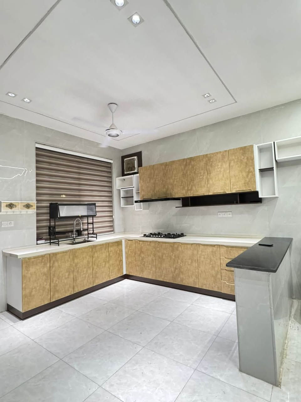 🏡 بيت للبيع | مجمع الأميرات
📐 المساحة: 150م²
🏠 طابقين | بناء حديث
📜 طابو صرف
📍 العنوان: مجمع الأميرات

✨ بيت بموقع مميز وتصميم حديث، مناسب للسكن العائلي والاستثمار.

📞 للاستفسار: ***********
📱 واتساب أو اتصال
