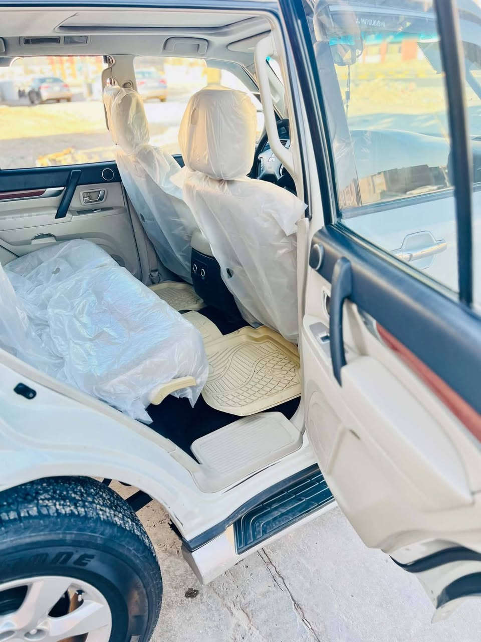 باجيرو حبتور خليجي  فول فول ١/١ موديل ٢٠٠٩ محدثه شكل لكزز 
محرك 3500 حبتور  توني مجفته وكالة غراضة شركة شرط زيرو مع الظمان 

كير 4 نمر شركة 

فتحة سقف بانوراما 

دمام خلفي 

تخم تاير نص عمر

كشنات جلد بيجي كهربائي تدفئه

شاشة تاب كامره خلفية حساسات خلفية 

السياره محدثه شباك لكزز 

منظومة غاز اتيكرا اصلي انسى البانزين 

موديل 2009 اصل خليجي 

السيارة خليجي كفالة عامة من صبغ وضربة ومعجون 

فقط حالوب قماره وبنيد وصفحة خفيف كلش مامبين اله تركز بي شبر بارد بجنطة 

فقط 

للبيع والمراوس 

السعر 125 وبيها مجال 

مكان السياره الديوانية 

رقمها بغداد نكليزي مميز تحويل مباشر
***********
