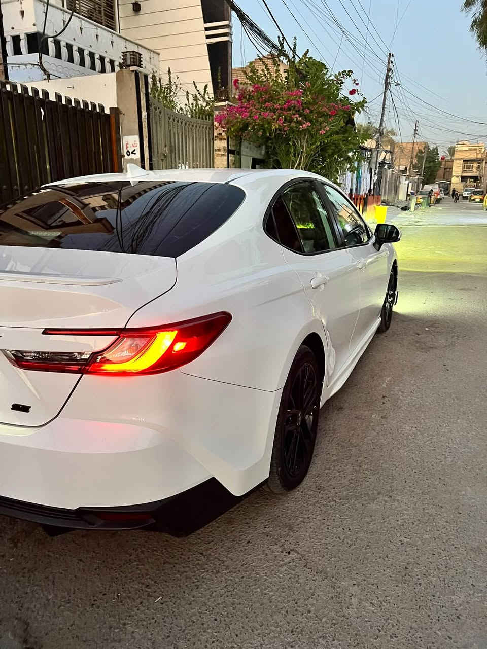 كامري 2025 SE
وارد امريكي صور الحادث بالمنشور 
السعر 215 وبيها مجال 
مكان بغداد 
الرقم ***********
