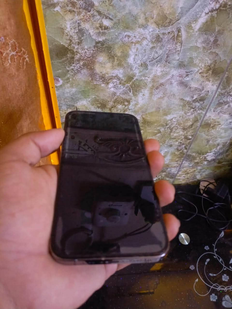 يا الله سلام عليكم ايفون ١٣برو ماكس
البطاريه ٧٦ بلاديه فيس إيدي شغله كامرات شغله كلشي 
شغل بجهاز مستبدل فقط كامرات اصليه مكاني بغداد البياع ***********  السعر 525 وبي مجال للطيبين
