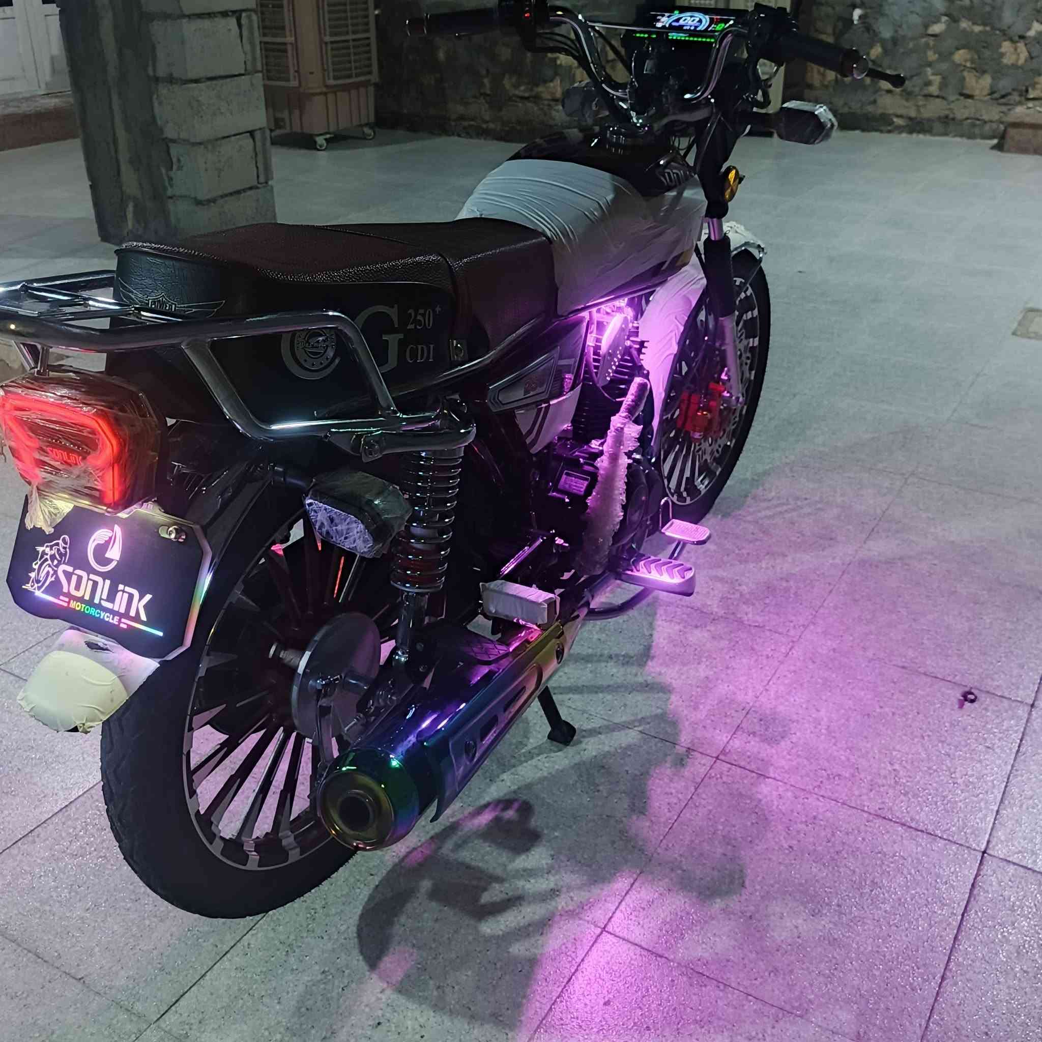 السلام عليكم شباب دراجة إيراني سولنك مكينة  250CC للبيع الدراجة ماصار هواي من مشدوده وماناقصها برغي واحد نشاط فول سعرها مليون و 350 وبيها مجال الشراي يتصل ***********
