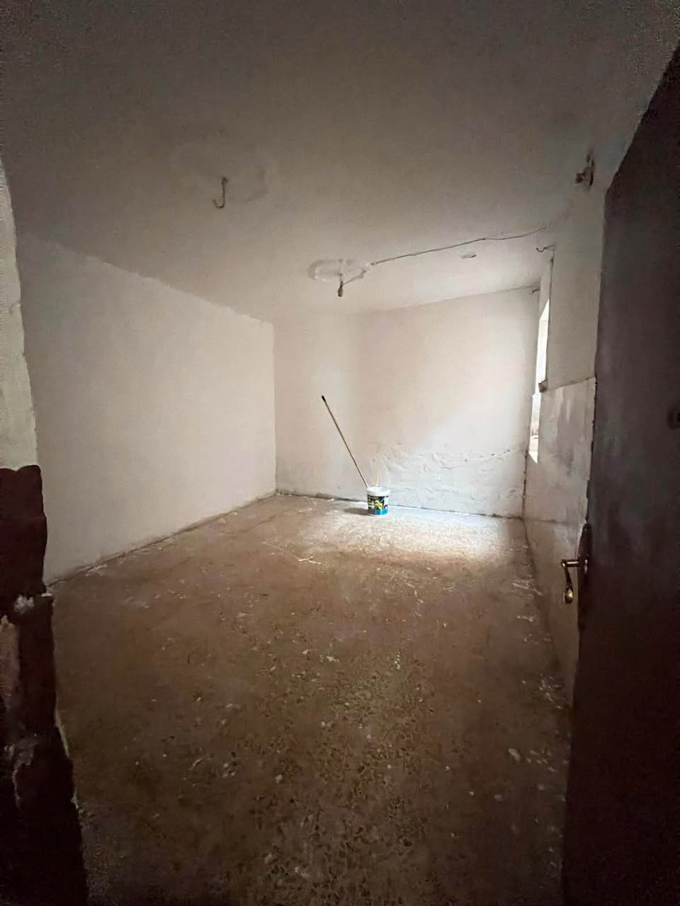 دار للإيجار المساحه 150 متر يحتوي على غرفتين وصاله ومطبخ واستقبال وصحيات داخليه وخارجيه في حي ميسان شارع عوده الدار نضيف بناء قديم شهريا 300 الف للاستفسار الاتصال على الرقم التالي التميز  للوساطة العقاريه ***********
