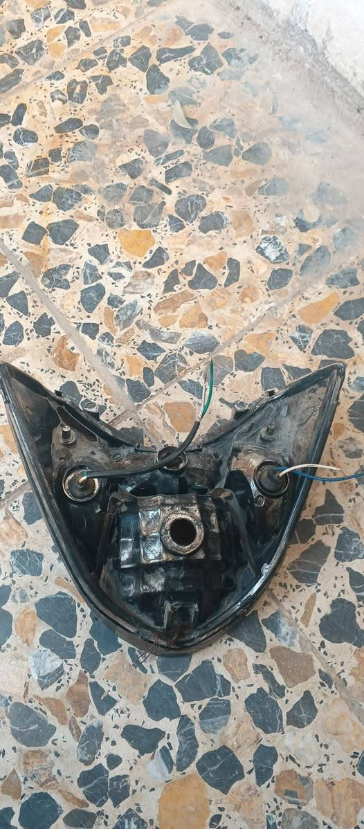 غراض ماكس للبيع 
بك لايت نضيف 
يدات تحكم شرط الشغل 
سيبايه جديده مامشدوده على الدراجه 
بس العينه مااعرف بيه تشتغل او لا
السعر كلهن ب25 الف 
بصره گرمه علي 
***********
