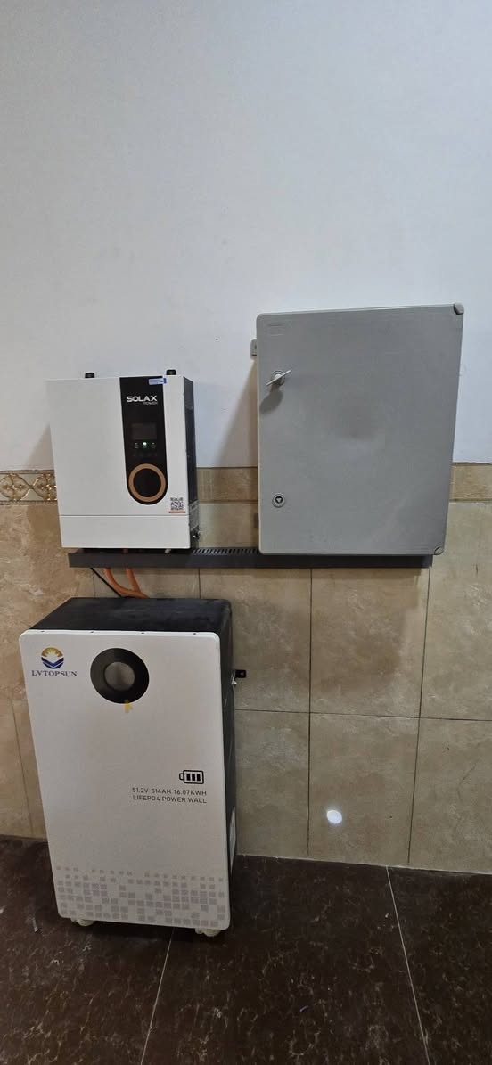نظام كهروضوئي • ألواح لونجي 650W • بطارية ليثيوم 16KWH