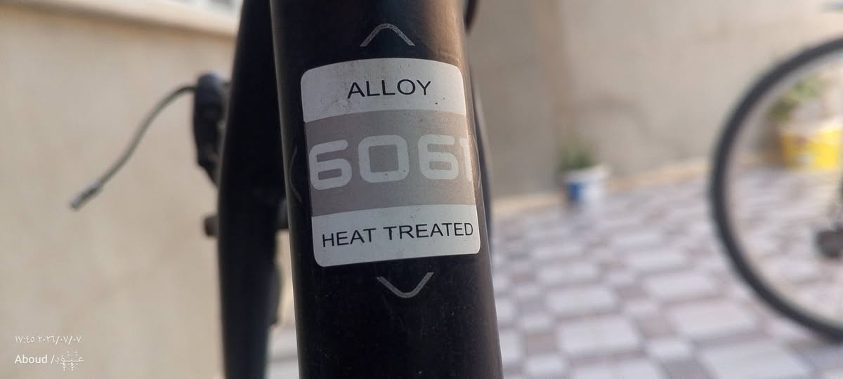 ​للبيع بايسكل رياضي (Road/Hybrid) بحالة نظيفة
الحجم: 28
​الهيكل (الفريم): ألمنيوم خفيف (Alloy 6061)
​السرعات: 24 سرعة (8 خلفي × 3 أمامي)
​الحالة: نظيف وممتاز للرياضة والشارع
​السعر : 100،000 
للتواصل والاستفسار: ***********
