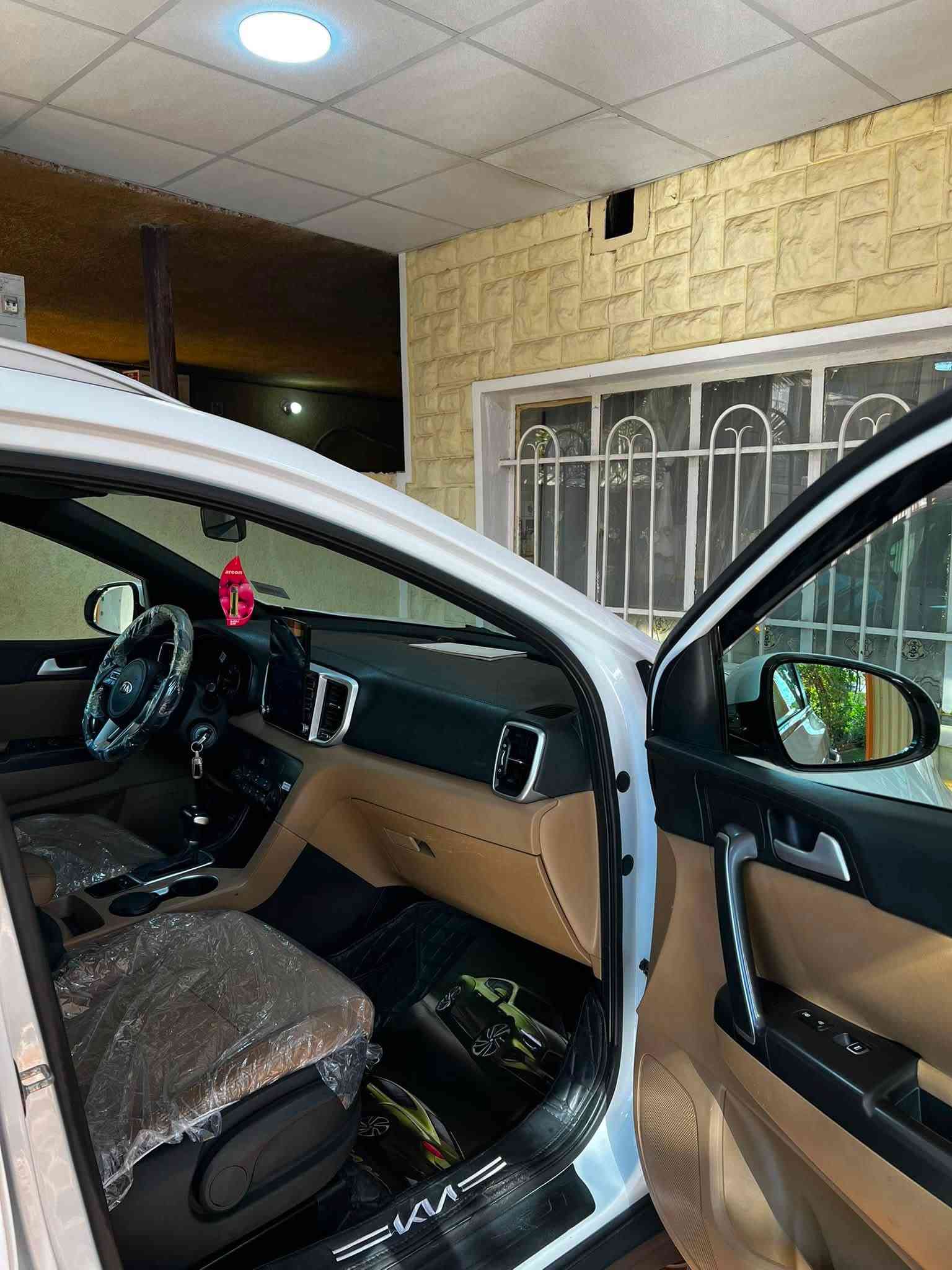 سلام وعليكم سبورتج 2020 رقم بغداد سياره داخل عسلي  جديده مكفوله من الصبغ والبارد فقط بارد صغير بس سياره كفاله سعر 185 وبيها مجال رقم الهاتف ***********
