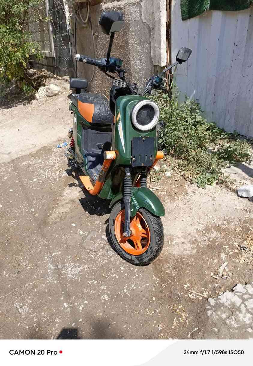 السلام عليكم دراجه شحن R9 موديل حديث مستعمله الموديل 2025 و اني اشتريته جديده بل باكيت اب 700000 الف بس البطاريات السيت كله خربان خوش والسيت الثاني الجديد للبطاريه سعره 250000 الف واني اريد ابيع الدراجه اب 150000الف وبيه مجال يعني مطيح منه 200000 الف الشراي هاذه رقمي اسيا  ***********
