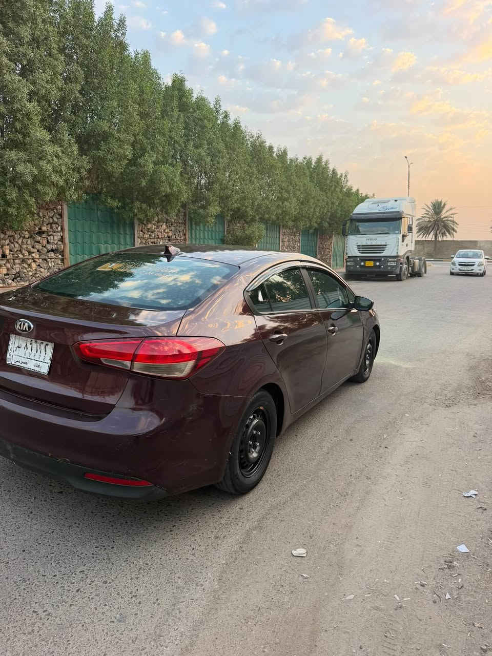 كيا فورتي للبيع موديل ٢٠١٧ وارد أمريكي محرك الفين دوش سيارة نظيفه وجاهزه محرك كير تبريد ثلج تخم تاير جديد سيارة كل نقص مابيها بدون حادث كلين داخله وهنا بل عراق صار بيها بابين صبغ اثر رصعات  وداير جاملغ الخلفي نطخت بل باب وصور موجوده وي الصور فقط والباقي كفاله بجم كبس سيارة شاشه كامرا حساسات رادرات ماشيه ٩٨ الف رقم بغداد مشروع وطني تحويل ثاني يوم سعرها  ٩٠ ورقه ***********ومكان السيارة بغداد البلديات
