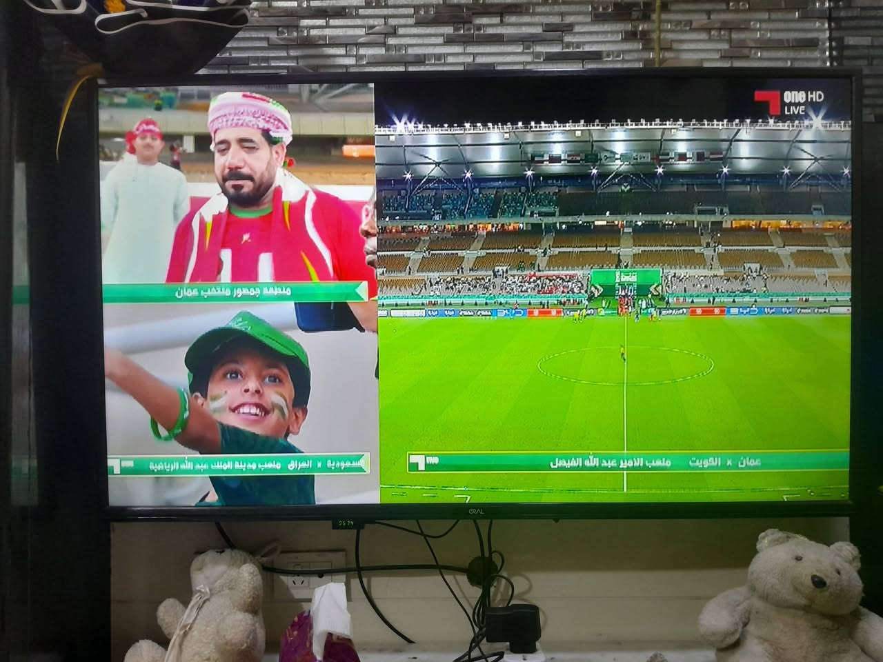 السلام عليكم اللازمه حجم [٥٥]للبيع نوع اورال السعر 250الف موبايل [***********] العنوان بعقوبه كاطون الرازي شارع المدارس

نص مكتوب في الصور:
- ONE HD LIVE
- مشجعة جمهور منتخب عمان
- السعودية x العراق ملعب مدينة الملك عبد الله الرياضية
- ملعب الأمير عبد الله الفيصل
- عمان x الكويت