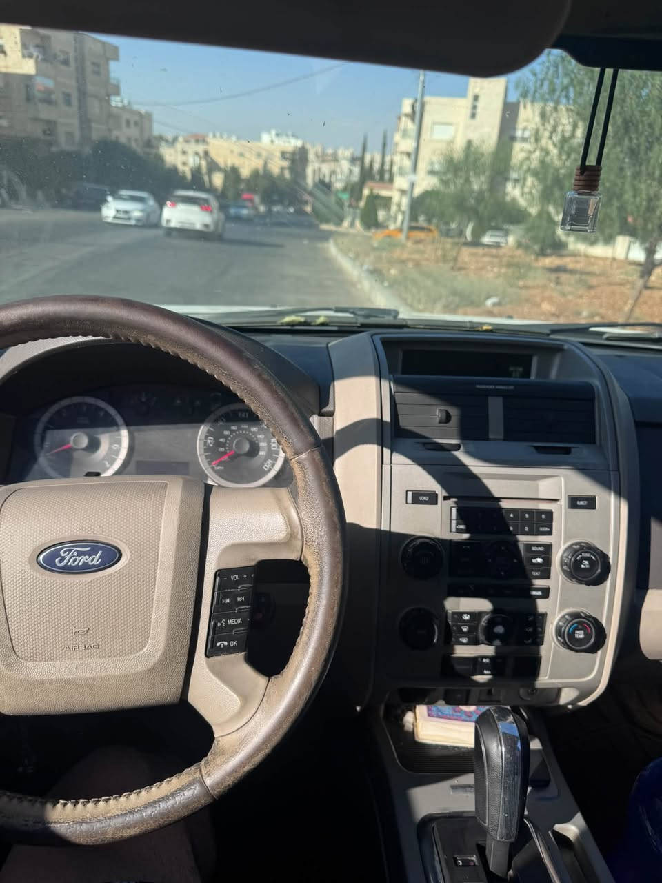 Ford Escape 2010
فورد إسكيب ٢٠١٠

ماتور ٢٥٠٠

فورويل 

تحكم طارة 

مرش جانبي 

ترخيص سنة لغاية 16/8/2027

الفحص امامي مضروب راسية 

خلفي جيد

***********

السعر ٩٢٠٠ قابل للتفاوض عند المعاينة وليس الاتصال
