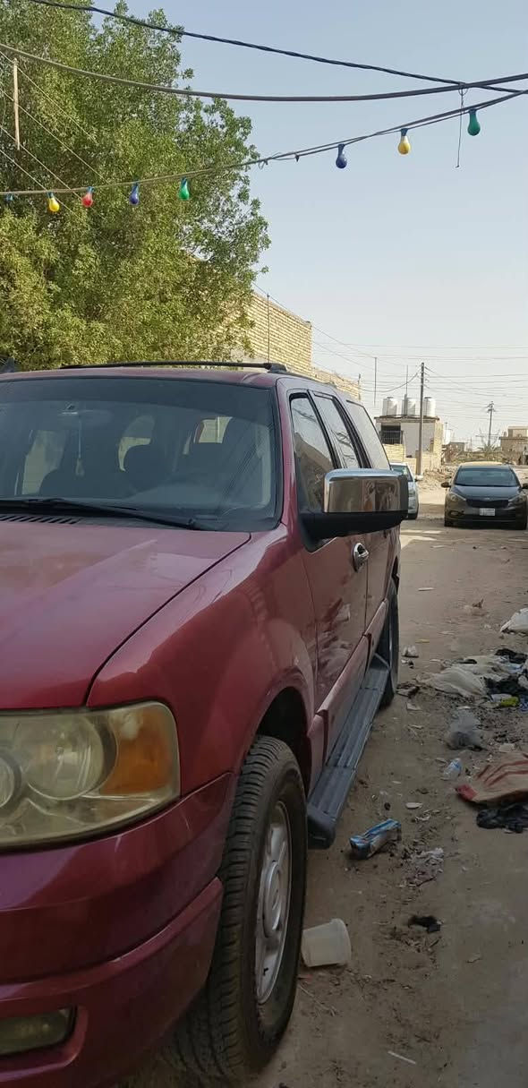 سياره فورت اكس بلور  8 راكب سياره جاهزه من كلشي فقت التبريد عوزه غاز فقط مديل  2003 امريكي مكينته البلاد المدور نفس اليوم السعر 90 بيه مجال قليل كلش حك الجيه ***********
