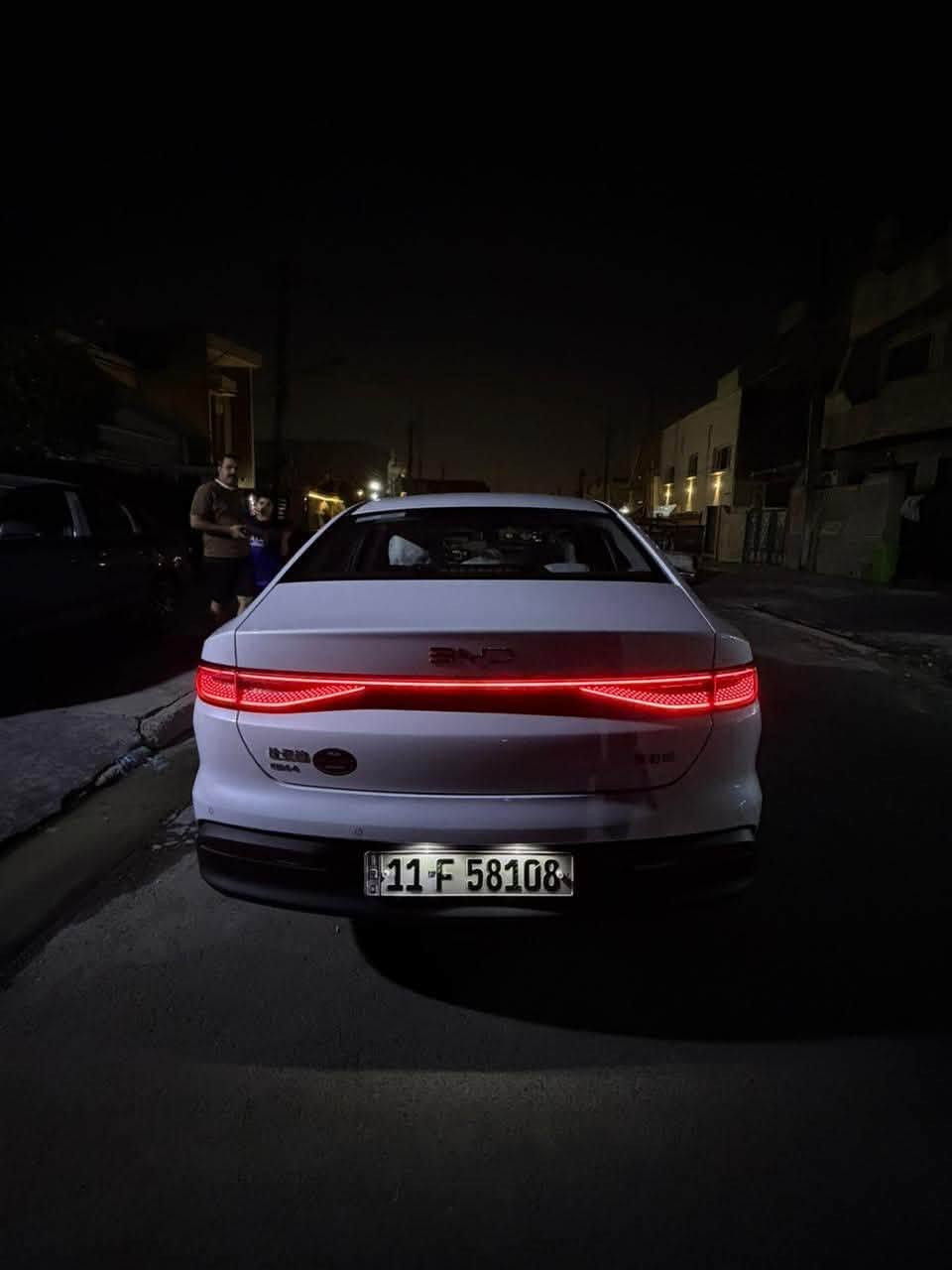 السلام عليكم BYD سيل 5 للبيع
السيارة كفاله عامة 
ماشيه الكلي 6200
بانزين 4500
كهرباء 1600
بيهه ملاحضة
الدعامية بيهه كسر بسيط مصلح بدون تكحيل موضح بلصور
نگدة حصوايه بسيطة بل بك لات جهه السايق 
السعر 20 مليون 200 الف وبيهه مجال
مكان السيارة بغداد حي الجامعة ***********
