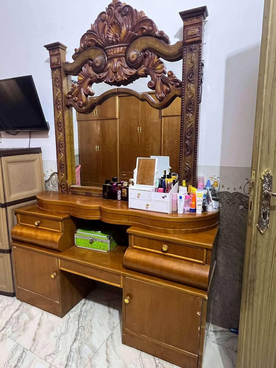 سلام عليكم غرفه نوم اخت الجديده كلش نضيفه موقعها كربلاء الشبانات ***********
‏‪***********‬‏
سعرها 650وبيها مجال
