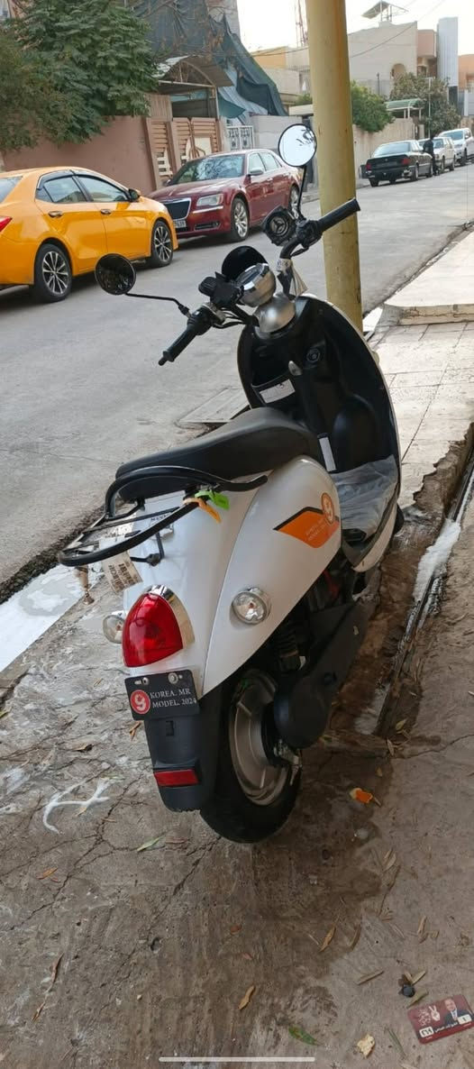 ماطور عبد الحليم بوليسي للبيع 🛵
سرعه ٩٩
ملف ١٥٠٠
ماطور مايعوزه ربع 🥇
مسجل أصلي 
٣نمر 
بطاريت مابيهن شي 
تايات جدد 
بريكات جدد 
السعر ٣٢٥ وبي مجال 
***********متواجد وتساب ومسنجر
