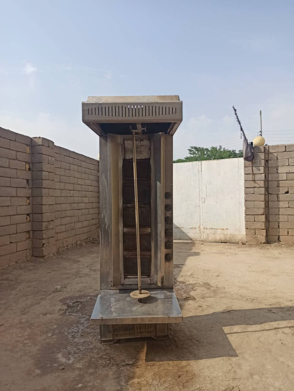 السلام عليكم شوايه مال شاورما للبيع سعر 125 الف بس بيها  عين ماتشتغل مكاني كرمه بن سعيد الكرماشيه ***********
