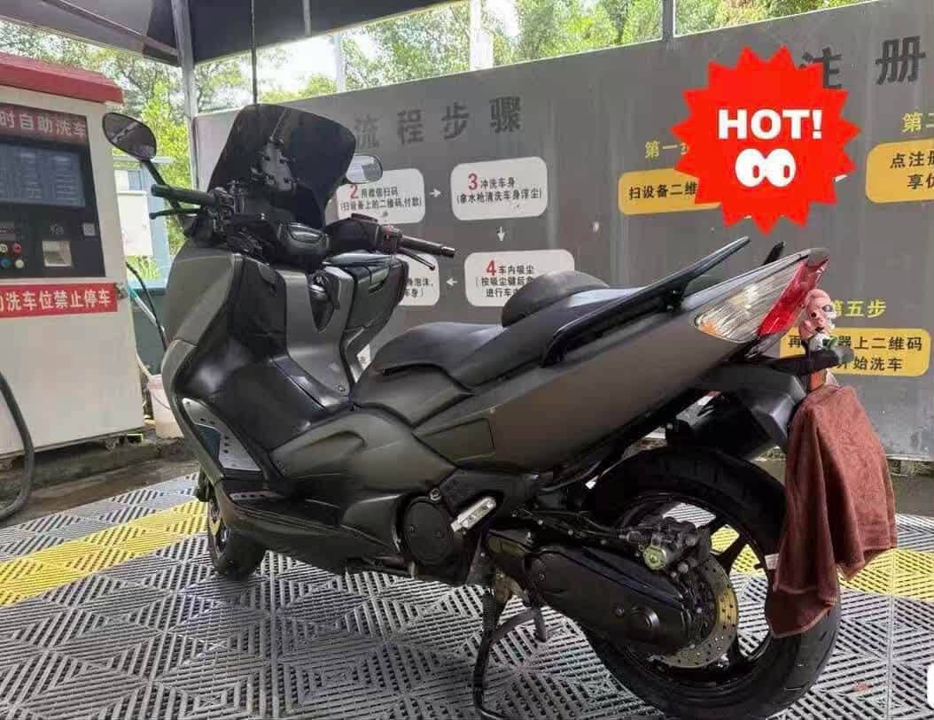 T MAX
سلام عليكم للبيع شباب الدراجة كفالة عامة بيها كفرات جاية bsdmax رياضي اصلية
الدراجة بلادية ونقص برغي مابيها 
الشراي بس يتصل رحمه الوالديكم
***********
