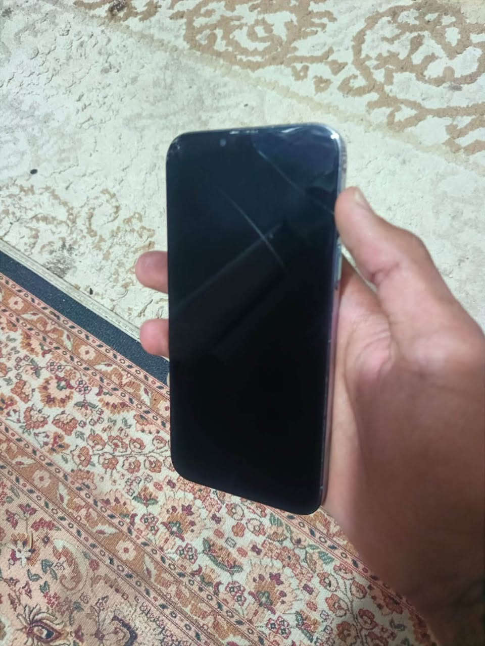 13برو ماكس للبيع الجهاز مبدل بطاريه وشاشه البطاريه بعده 100ستوه مبدله سعر خاص الشراي واتساب***********
