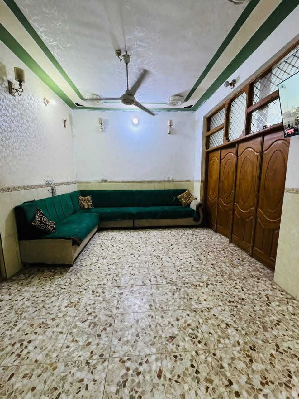السلام عليكم
دار للبيع 150م طابو زراعي سند 25 
يحتوي على 👇🏻  
3 غرف نوم - صاله - كلدور - مطبخ - مجمع صحيات عدد 2 - طارمه - مناور 

خدمات - ماء - كهرباء - مجاري -  

الموقع 📍
نادر الثانيه -  شارع الكبان 

للاستفسار عن أي عقار يتم نشرة
      مراسلة الصفحه او الاتصال على 
         *********** 📞 
         ***********📞

