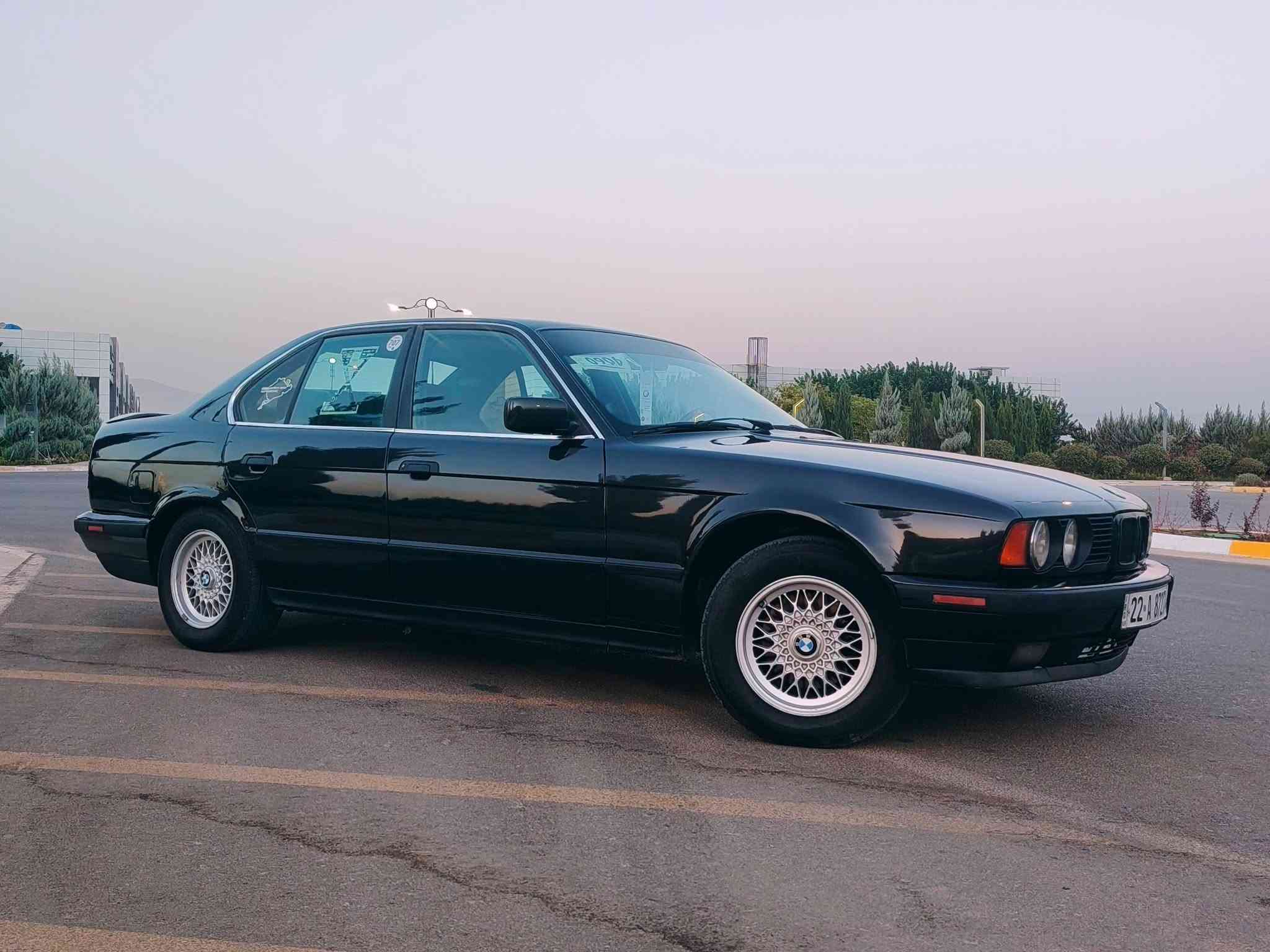 سلام عليكم
بي ام للبيع موديل 1991
525 كبس 
كير اوتماتيك 
سنوية جديدة رقم دولي 
شرط تحويل وكالة سياره مابي نواقص ٢٥٠
4 جامات كهربائي 
نظام ABS 
4 تايرات جديد 
تبريد ويا سلف    
السياره بدون حوادث كله عل وضع شركه 
كهربايات كله شغال 
العنوان سليمانية
السعر 54
رقم ***********
***********
