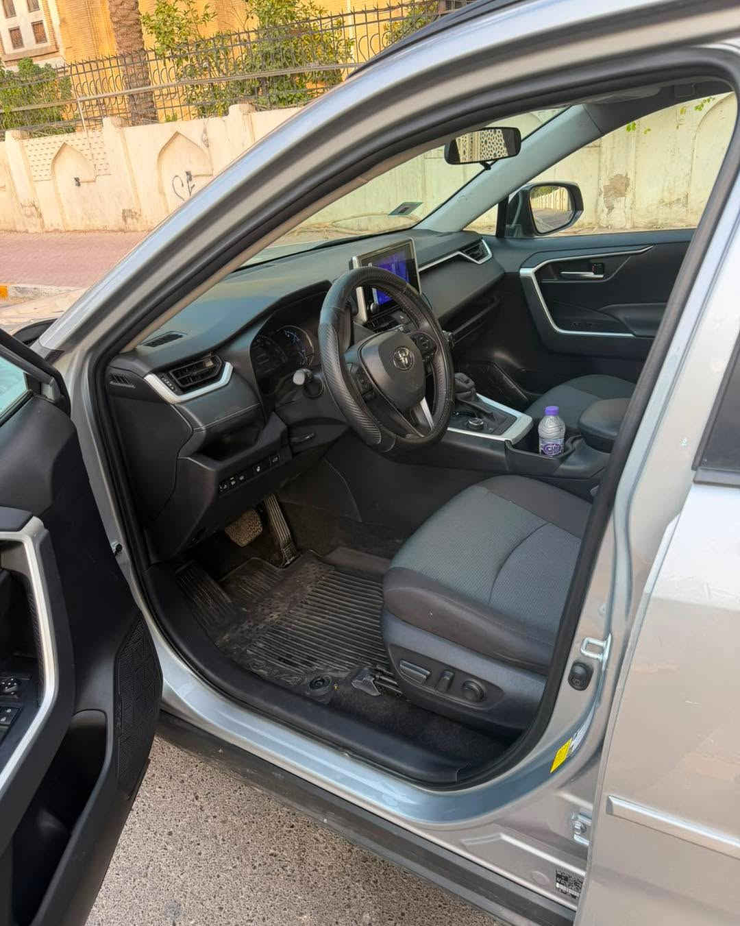 اعلى فئة راف فور هايبرد XLE 
موديل 2024 اخت الزيرو 7400 ماشي

السيارة Xle يعني فول الاخير ✅
فتحة سقف سلايد 
ستيرن تدفئة كشن تدفئة 
صندوق كهرباء 
اوامر صوتية 
كاميرا 360 
رقمها بغداد بأسمي 

بدون شاصي بدون ايرباك بدون 
حوض بدون دواخل 
الضرر : تبديل جاملغ خلفي + تبديل باب سائق

سعرها 🟥 سوي تعليق تصلك رسالة ماسنجر

رقم هاتف ***********
