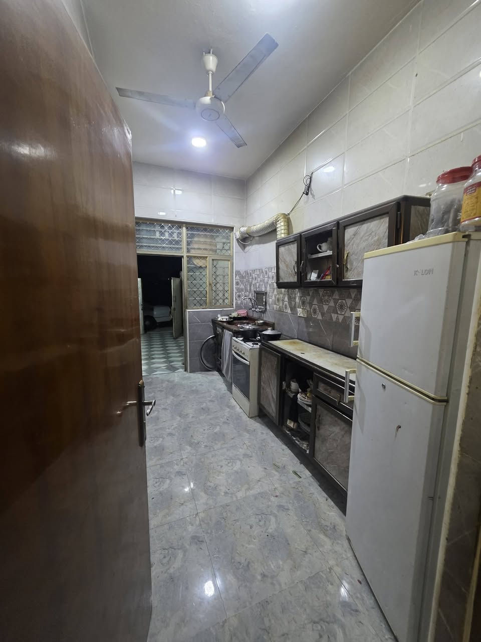 🏡 فرصتك لامتلاك العقار اللي تحلم بيه… تبدأ من هنا. اختيارات مميزة، مواقع جيدة، وأسعار تستحق الاهتمام. 
#للــــــــــــــــبيع منــــــــــــــزل مــــــــــــــــساحة١٢٥مــــتر 
 طـــــابو مــــلك صرف 
تفاصيـــــــــــل الدار
إستقبال 
مع صالة كبيره 
مطبخ حار
مع مجموعة صحيات داخليه وخارج 
موقع ممـــــــــــــيـز🫰
للتوضيح بيع مع الأثاث منزل 
الدار يطل على شارعين شارع  ٢٠متر. والشارع الثاني ١٠متر 
خدمات ١٠٠%
العنوان صلاح الدين قضاء بلــد حي الامام قرب ثانوية بغداد 
*********** واتساب
أو مراجعة مكتب التميمي للعقار العنوان صلاح الدين قضاء بلد شارع سيد محمد ع قرب مجمع البركات
