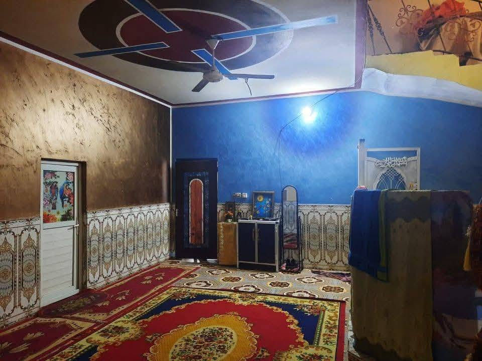 السلام عليكم ✋           بيت للبيع🏠 بناء حديث🏡
الموقع : حي اور الثانية2️⃣  شارع السبيس خلف جامع  الهدى  🕌🕌 
المساحة: 200 م على ساحة  
تفاصيل البيت العقار مكون من طابقين2️⃣  كونكريت  
#الطابق الاول1️⃣ من كراج خارجي 🏡ودرج شقه خارجي🪜  و من غرفتين2️⃣نوم 🛏️ و صالة واستقبال 🌿  ومطبخ 🧑‍🍳  ومجموعة صحيات داخليه وخارجيه 🚻 
#الطابق الثاني 2️⃣ يتكون من 4️⃣ غرف نوم 
وصالة ومجموعة صحيات 🚻 
عندك عقار🛖 للبيع ماعليك فقط مراسلتنا✉️
على صفحه✋او على اتصل على وتساب 📜*********** https://chat.whatsapp.com/CgF4j4SEF8eL8MxtcRHqut?s=cl&p=a&mlu=4&ilr=4

نص مكتوب في الصور:
- DMI NOTE 8 QUAD CAMERA
- REDMI NOTE 8 AI QUAD CAMERA