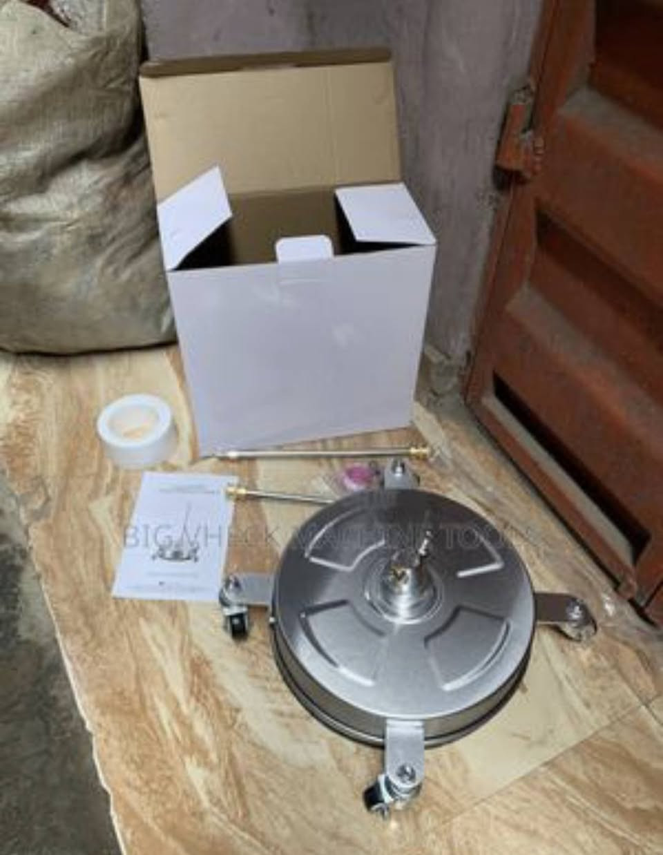 لاصحاب الغسل
جهاز غسل. زوالي 
سعره ٢٥ الف 
للحجز مراسله واتس اب 
***********

نص مكتوب في الصور:
- 15 in Cleaning Disc Wide Coverage for Efficient Cleaning Fast & Efficient Uniform Cleaning Time & Effort Saver
