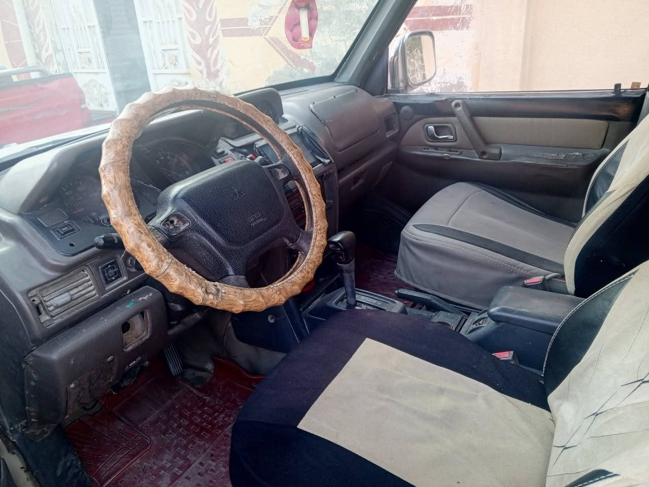 سلام عليكم باجيرو موديل 92 رقم بصره الماني سنويه لغايه 27 تحويل ثاني يوم مكينه وكير ففتي 3000 كفاله حداديه وسط كهربائيات كلهه شغاله تخم تاير جديد باتري جديد بيع او مراوس سعر البيع 35 وبيهه مجال قليل العنوان الناصريه الفضليه للاستفسار اتصال على الرقم التالي ***********
