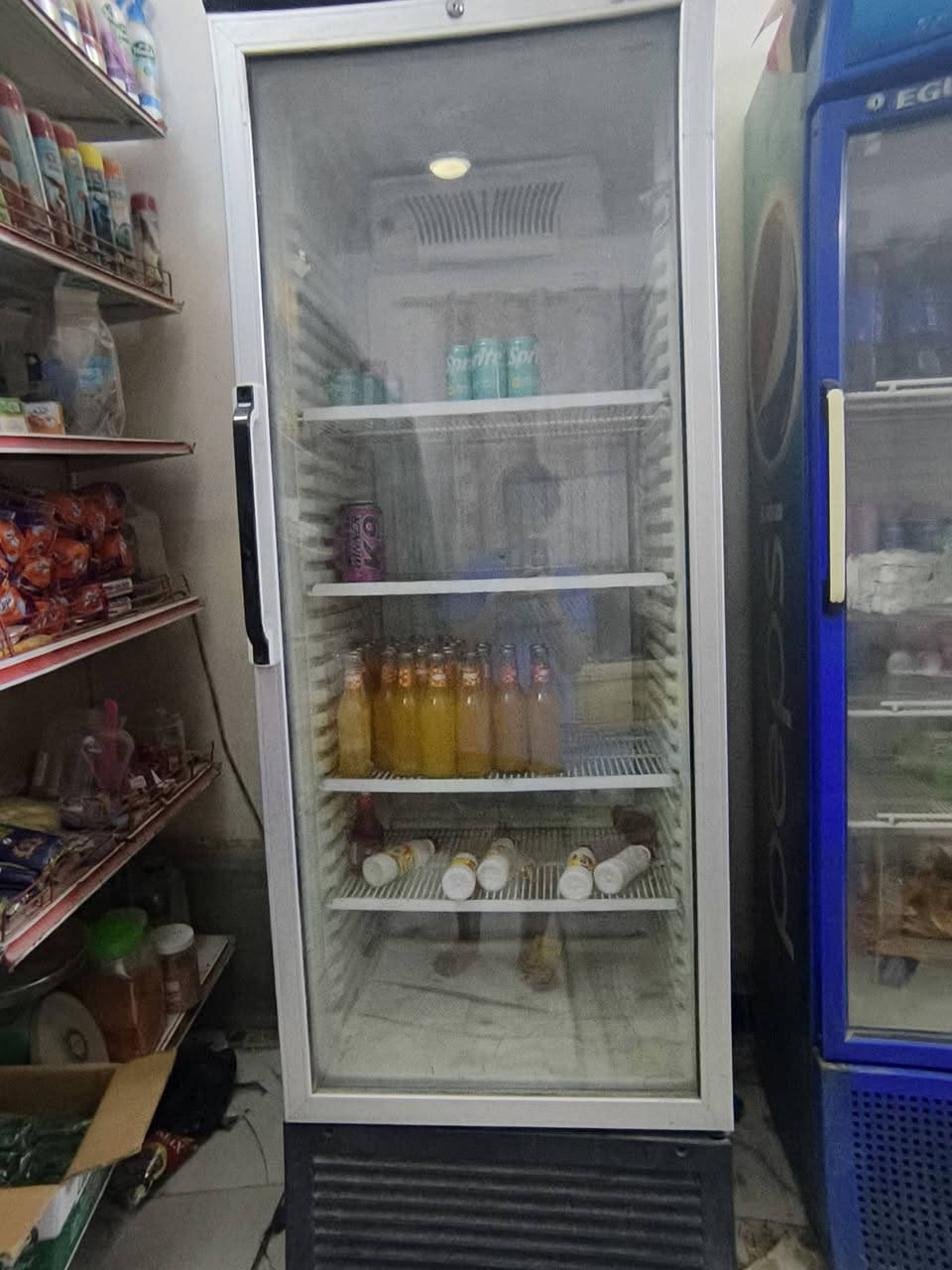 السلام عليكم متوفر برادات للبيع سعر الوحده 200 قفل نضيفات ش مابهن أي شي ولاداخلات تصليح مع 21 رف سعر الرفوف 150 وبيهن مجال الرفوف العنوان بغداد الأمين الثانيه رقم للتواصل ***********
