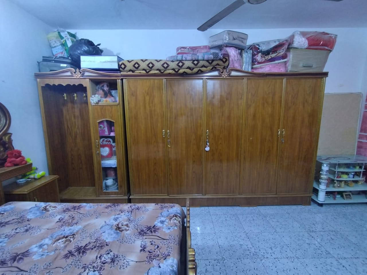 غرفة للبيع
مكلف بالنشر 
مكلف بالنشر لتسهيل أمور الناس 
صاحبها امسكمها بمليونين وربع ويريدها ب٧٥٠ ألف وهذا رقمه 
***********
