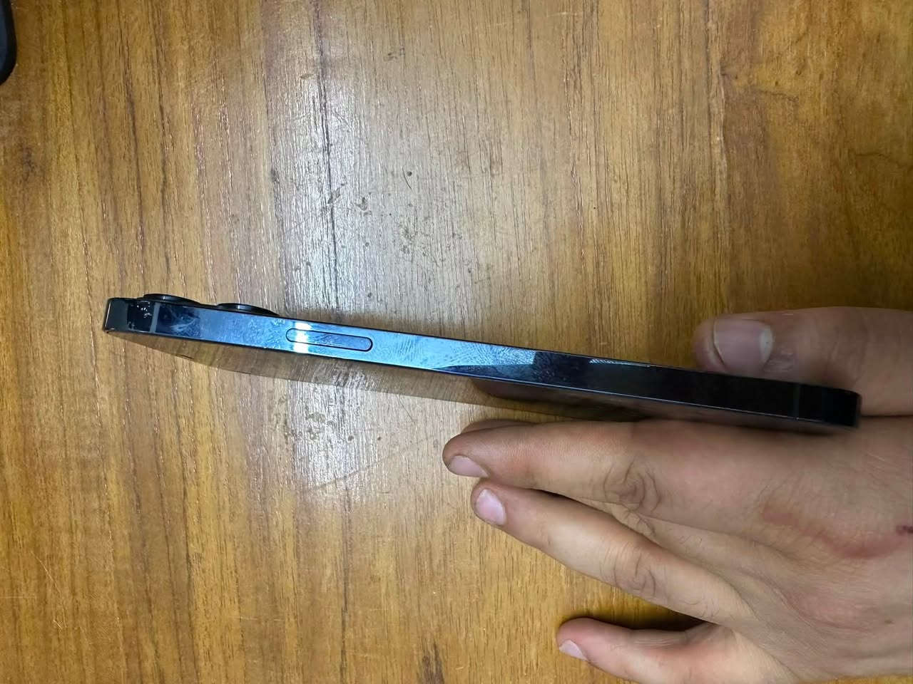 ايفون 12 برو ماكس
بطارية79 
الضهر مكسور
كلاس مكسوره يعني شاشه سليمه
جهاز يخبل مابي نقص بس هذني حته 
بطاريه زينه مابيها شي سعهر 325 بي مجال بسيط
رقم تلفون ☎️ ***********
