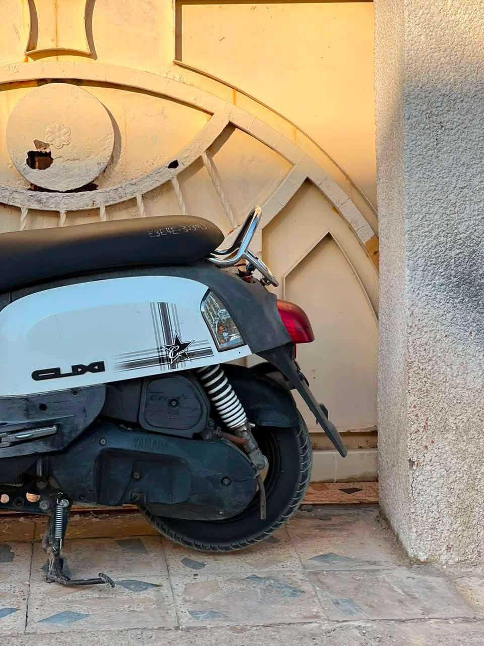 سلام عليكم بوليس دراجة نضيفه بمعنه لكلمه كفاله عامه نقصهة بس قبق باتري نوزل دراجة زوج تاير دراجة كفاله كهربائيات مكينه كلهة مكفوله مولحة ختم واحد 
اقره تفاصيل يله تخابر اعيد واكرر اقره تفاصيلهة يله تخابر 
مكانه ديالى شهربان توصيل ماعندي ولا اطلعلي لفلان مكان تريدهة تعال للبيت استفسار *********** 
سعر ٧٥٠ وبيها مجال
