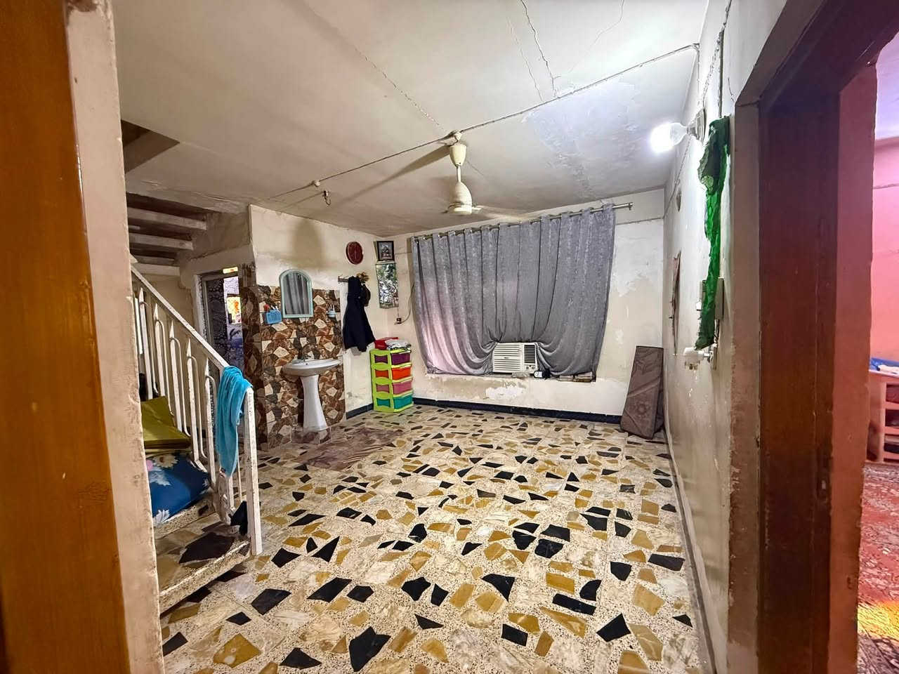 بيت للبيع مساحه600متر طابو صرف زراعي سند25 العنوان شارع الي يربط بين شارع 100 وشارع بزل حجي علي متكون من غرفتين وصاله كاليدور ومطبخ وصحيات خارجيه وداخليه وحديقه جبيره كما موضح بل صوره وكراج ياخذ 3 سيارات هذه رقمي الي يحب يستفسر على سعر ***********
