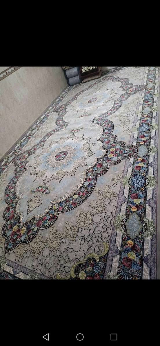 فەرشی کاشان  شەش بە سێ  کاشان عەسڵیە         ڕ.ق *********** ئەگەر موشتەری نیت بێزارمان مەکە

