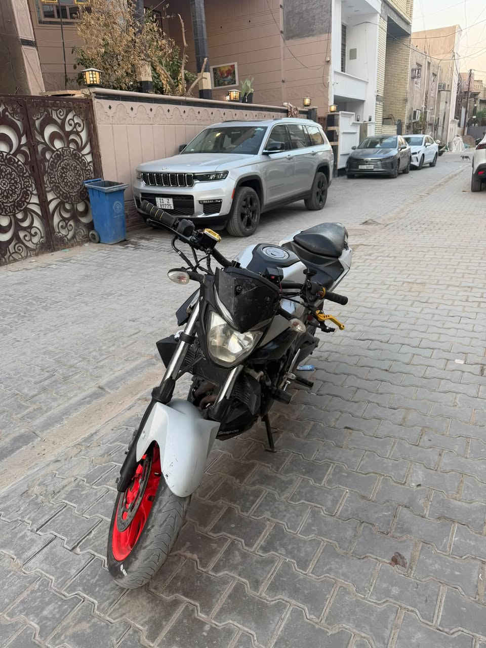 سلام عليكم دراجه MT400 
البيع دراجه حلو شلعه موعدل خير من الله 
سعر 16,5 ورقه بيه مجال الشراي 
الرقم ***********
العنوان بغداد كاضميه
