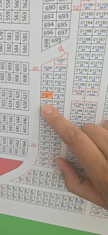 السلام عليكم 
قطعه في البيبان خلف الاروائي مساحه 250 طابو باسمي 
شارعها 20 مدخلها من شارع 50 
السعر 60 
للاستفسار ***********
