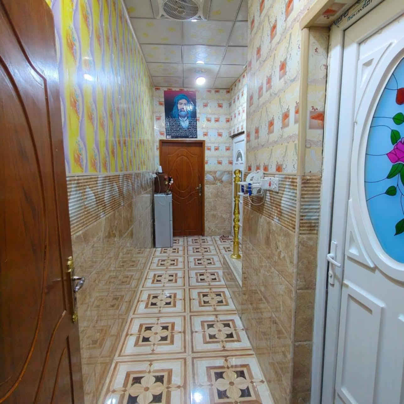 بيت للبيع طابو صرف عرصه تحويل بأسم المشتري واجهه 5 ونزال 25 مساحه 125م طابقين يحتوي على 3غرف وديوان ومطبخ وصحيات وكراج العنوان البصره ابو الخصيب محيله الشارع الوسطي قرب المدرسه الصفره كل الخدمات متوفر كهرباء ماء تبليط رصيف منطقه وناس راقيه السعر 110 وبي مجال استفسار ع رقمي ***********
