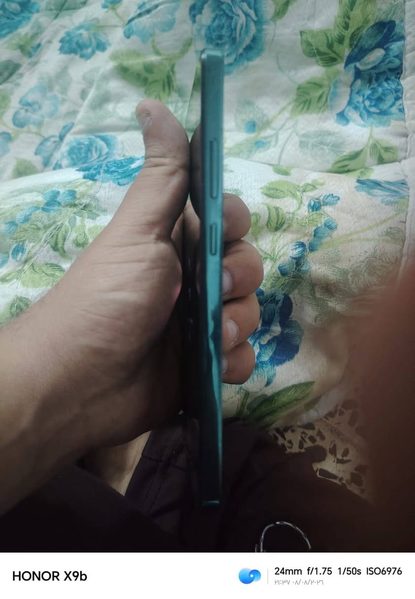 تليفون نضيف مامفتوح بس بي هذه الكسر يم الكامره قيم بلي يرضه الله واخذه مكاني بغداد الكريعات ***********
