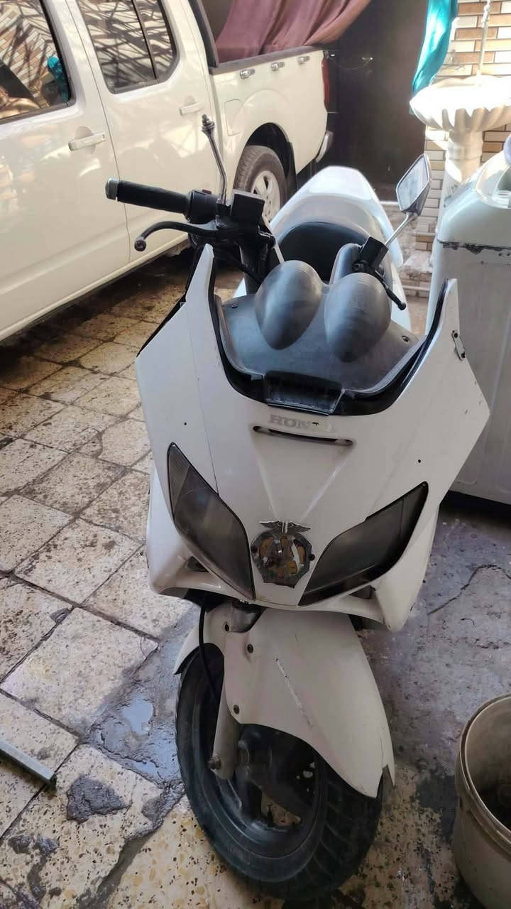 فورزا البيع دراجة يحتاجلها تصليح
العنوان البياع 
سعر 300
الأوراق كاملة
***********
