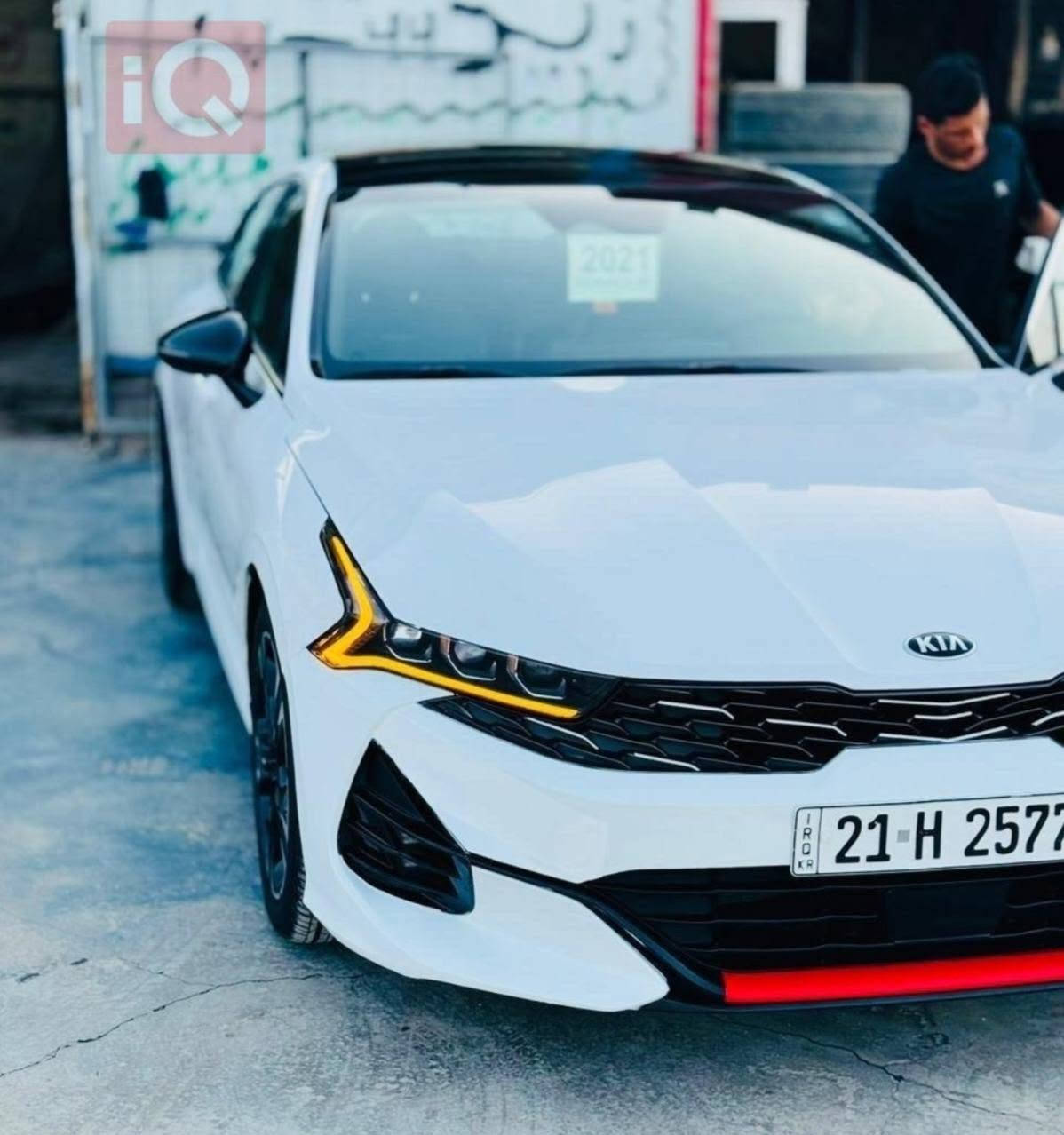🚗 للبيع
كيا K5 موديل 2021 (أمريكي )
الفئه جيتي لاين فول مواصفات 

للبيع فقط
 كفالة عامة
✔️ ممشى: 75 ميل فقط
✔️ نظافة عالية جداً (قطره معجون مابيه فقط هلال جاملغ امامي مصبوغ )
⚙️ المحرك:
✔️ 4 سلندر
✔️ سعة 1600 تيربو 🛬 
✔️ أداء قوي + صرفية مناسبة
✔️ كير أوتوماتيك
✔️ سقف بانوراما
✔️ بصمة أبواب + تشغيل بصمة
✔️ مقاعد جلد كهرباء
✔️ شاشة كبيرة متصلة
✔️ كاميرا خلفية
✔️ حساسات أمامية وخلفية
✔️ لايت زينون + LED خلفي
✔️ هندبريك بصمة

 شاشة
✔️ Apple CarPlay + Android Auto
✔️ تحكم ستيرن متعدد الوظائف
✔️ مثبت سرعة
✔️ نظام Eco / Sport
✔️ مكيف أوتوماتيك
✔️ مرايا كهرباء مع طي
✔️ شحن USB
✔️ نظام ABS
✔️ مانع انزلاق
✔️ وسائد هوائية
✔️ نظام المحافظة على المسار
✔️ تحذير النقطة العمياء

بسعر مناسب كلش
178

للتفاصيل اكثر الاتصال
***********

نص مكتوب في الصور:
- iQ
- ٧:٣٢ ٤٩٪ iQ BidCars
- ٧:٣١ ٤٩٪ BidCars iQ
