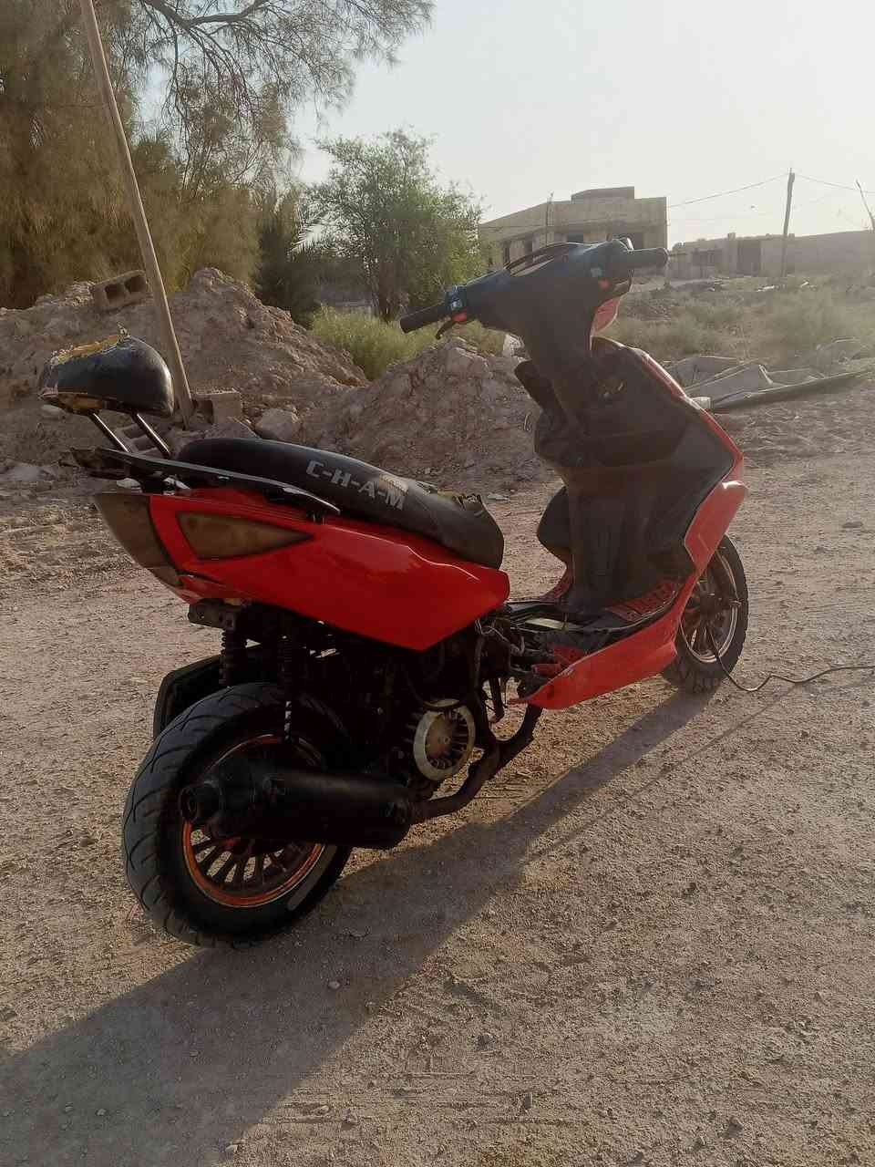 سلام عليكم دراجه ماكس مضلع للبيع  مفتوحه وياله رياضي ختم واحد  ال شراي يتفضل خاص او يتواصل على الرقم  *********** سعر 250 وبيه مجال مو شراي لاتعبني مكان ديوانيه الحمد قرب مجمع زيتون .
