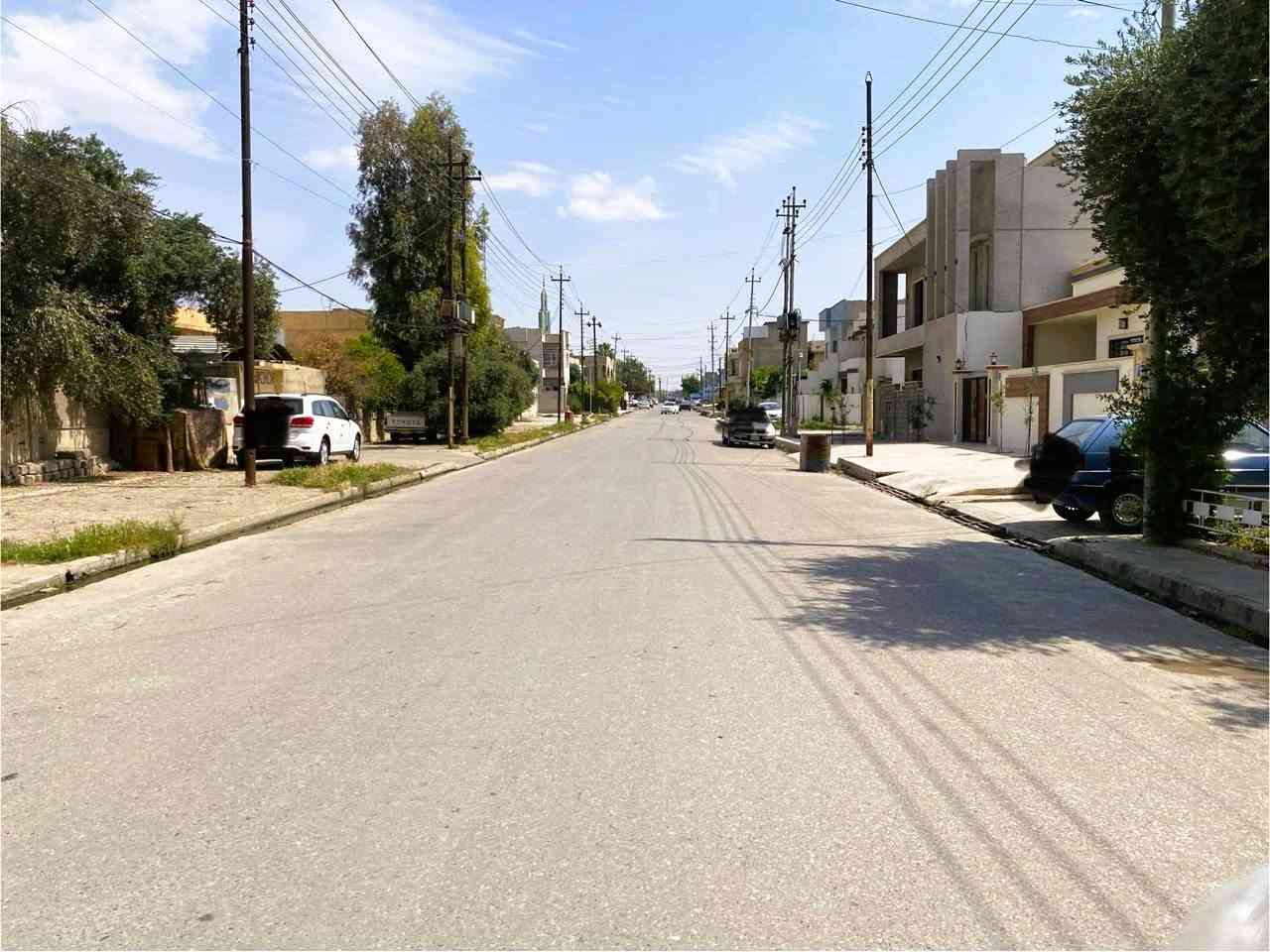 ارض للبيع بموقع هادئ ومميز في الجانب الايسر من مدينة الموصل

مقابل (حي المحاربين) بالقرب من شارع النخيل (المشاتل)

تبعد (واحد ونصف) كم تقريبا عن مطعم (قصر السلطان) و(حلويات دليل)

 تقع على شارع عرض 20 متر- ((اتجاه شروق))

 من صاحبها الشرعي مباشرة- ملك صرف سكني (طابو) سند لعام 2025

مساحة (205) واقع حال واجهة (7) تقريبا وعمق (30) وبالسند (195) متر

السعر المطلوب 186 مليون - للاستفسار اكثر الاتصال على: ***********
