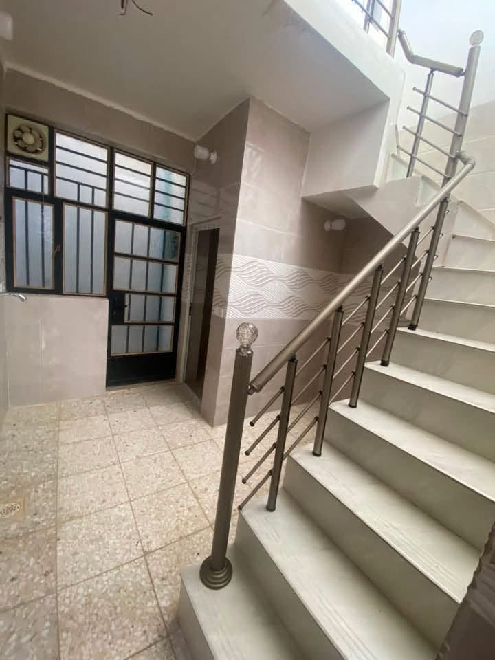دار للبيع . المساحه 50متر
( طابو ملك صرف سكني) 

يحتوي على 
استقبال ومطبخ 
غرفة نوم 
وصحيات متكامله 

  📍📍الموقع في منطقة الانتصار 
بغداد
طريق الشعب الحسينية الراشدية 
للاستفسار ***********
