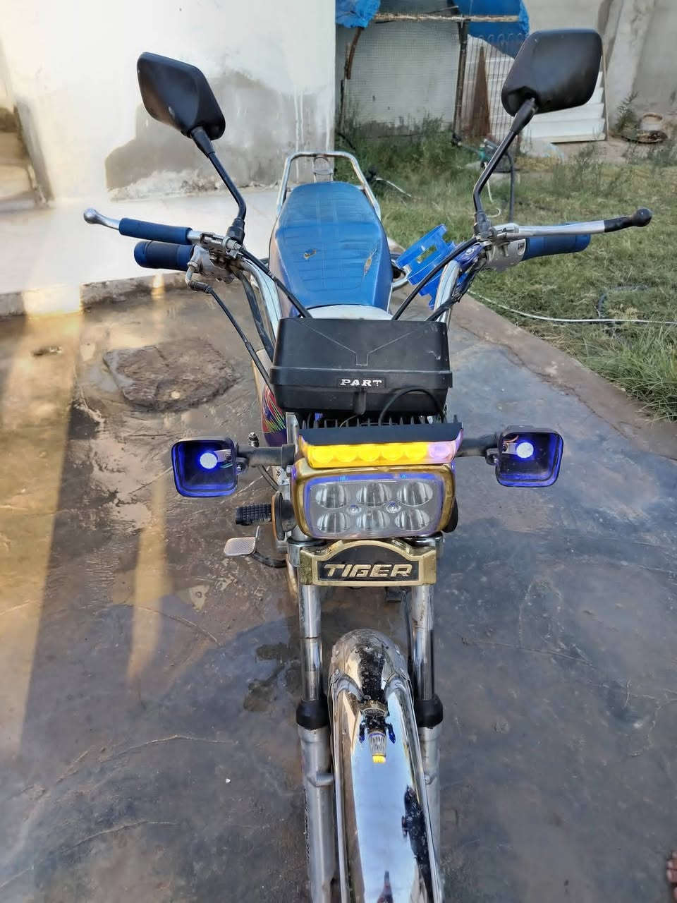 السلام عليكم 
موطور للبيع... نضيف..بشرط..كلشي شغال..اناره..فول..
 أربعة گيرر..نامي...موديل 2021
السعر 350...$
الرقم.‏***********
