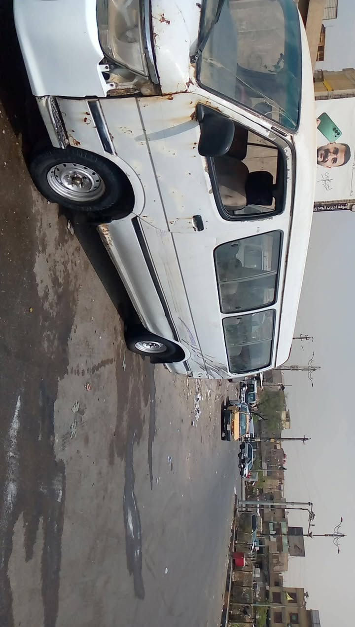 السلام عليكم جنبي موديل 2010جاهزه كير مكينه اكسر بجيس غرفتها نضيفه والحديد شوف عينك رقم الماني سنويه 27 سعرها 33وبيها مجال حك الجيه شوكت ماتريد تحويل ثانيوم مكاني بغداد ***********
